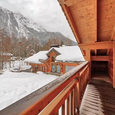 Coralie Alpehytte Chamonix